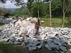 harga batu belah pondasi 